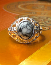 Ring-Round Cut Stone-white with black veins-size 6 1/4